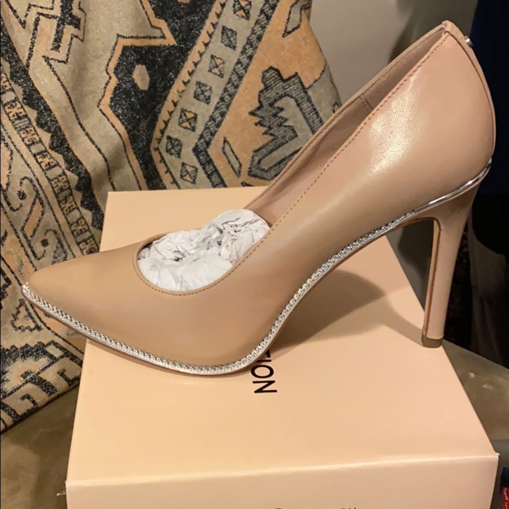 BCBG NUDE HEELS WITH SILVER TRIM